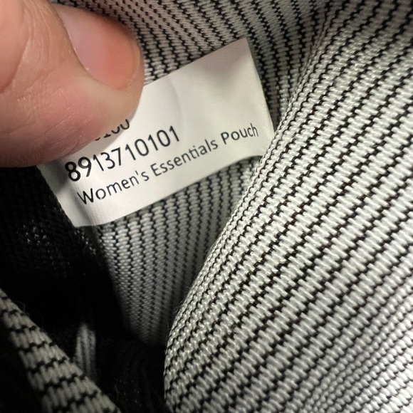 Carhartt Women's Essentials Pouch Crossbody Bag in Black - Picture 8 of 9